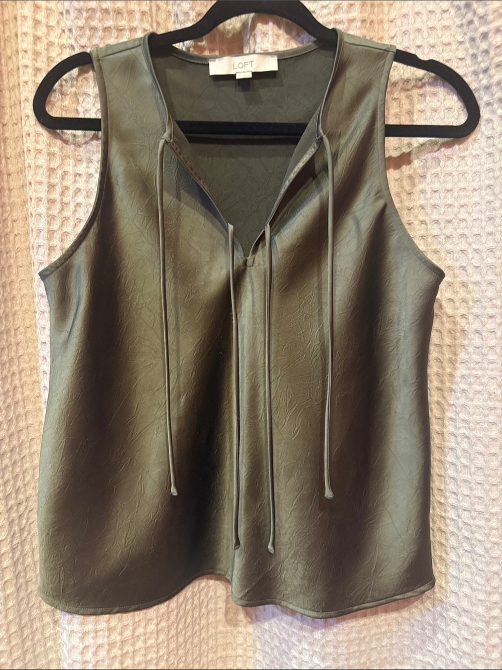 ⚜️ emerald green LOFT satin blouse sz XS